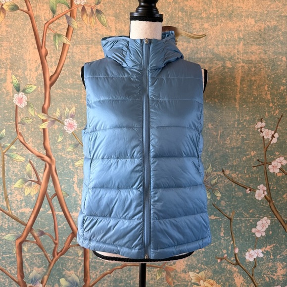 Athleta Aire Puffer Vest Size Small in Coastal Blue - Picture 2 of 16